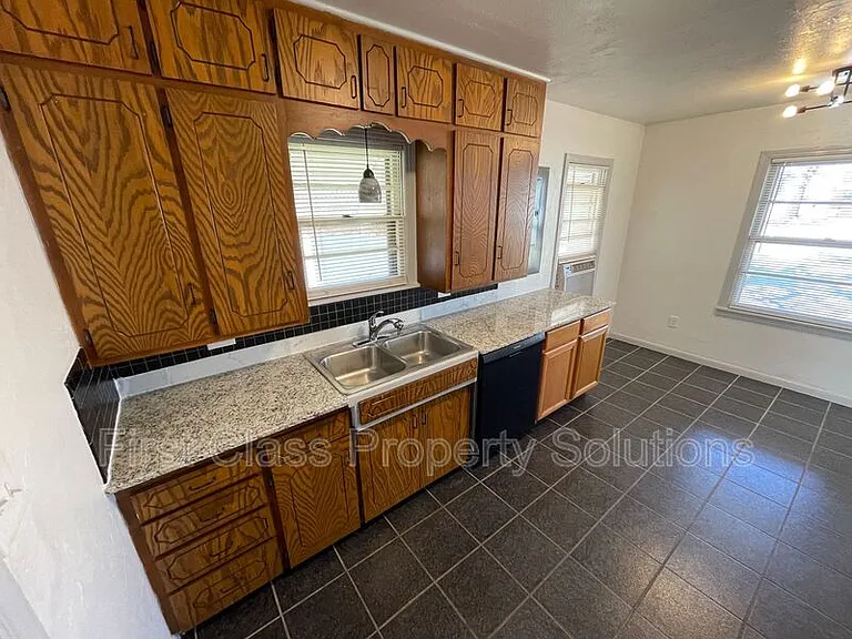 6618 NW 31st St — Photo 13