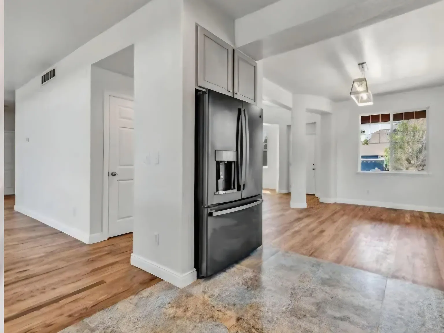 4 bed, 3.0 bath, 4000 sqft, $1,633 — Photo 4
