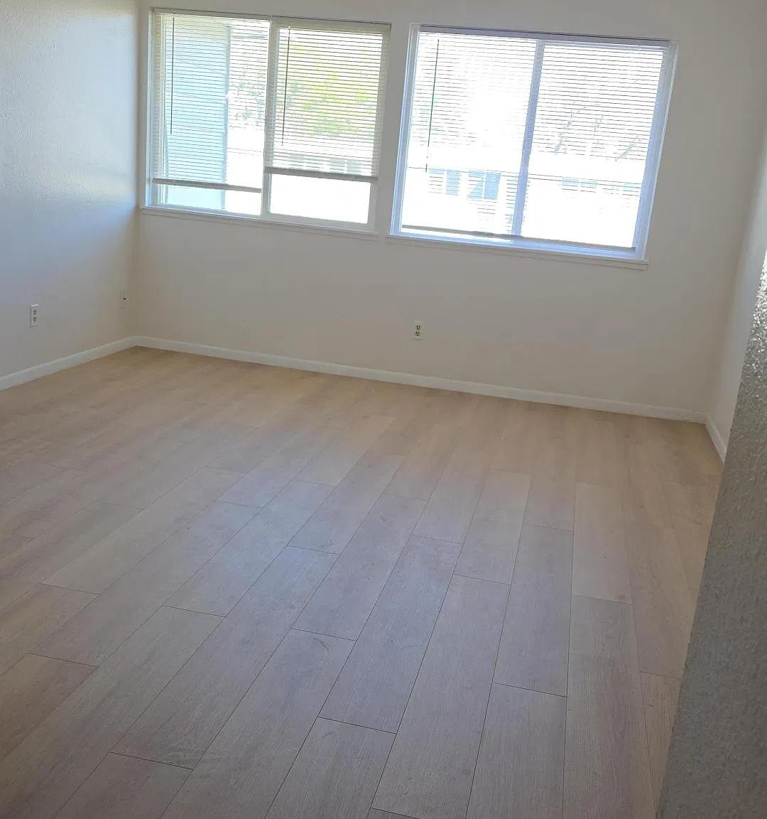 Riverton Manor — Photo 1