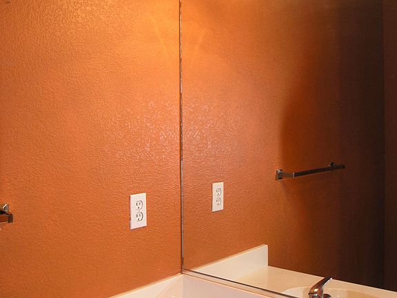 5th image of 471 S Auburn St #3