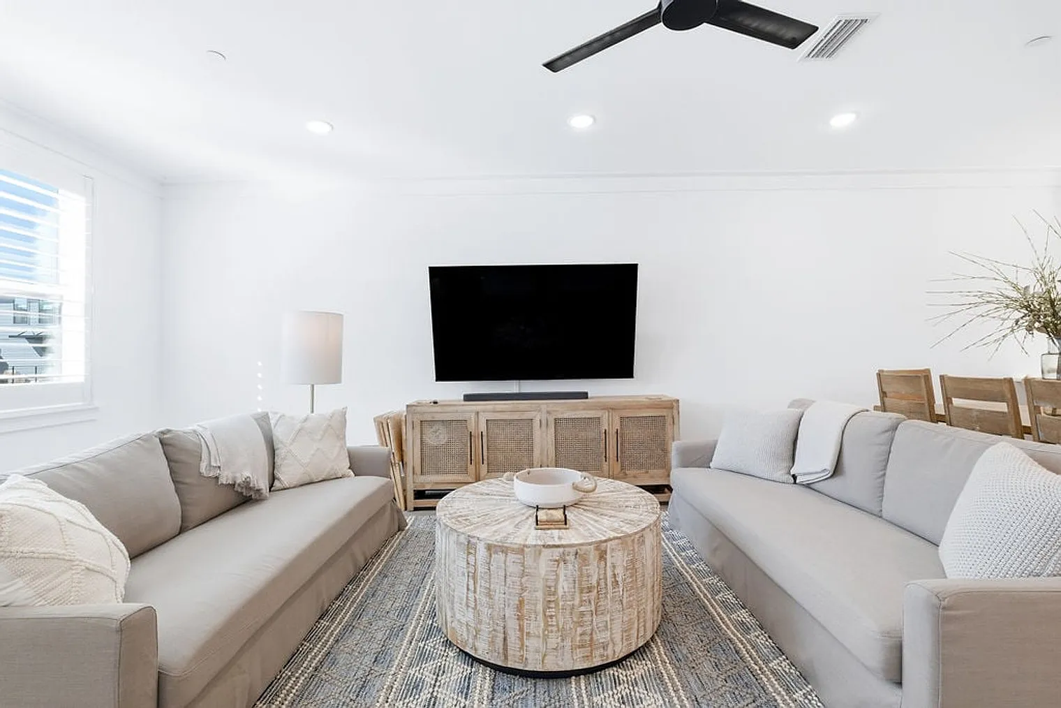 4 bed, 3.0 bath, 1980 sqft, $3,781 — Photo 4