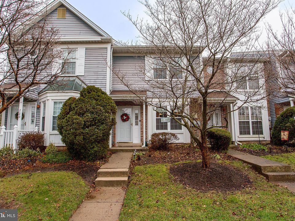 1st image of 221 Leedom Way