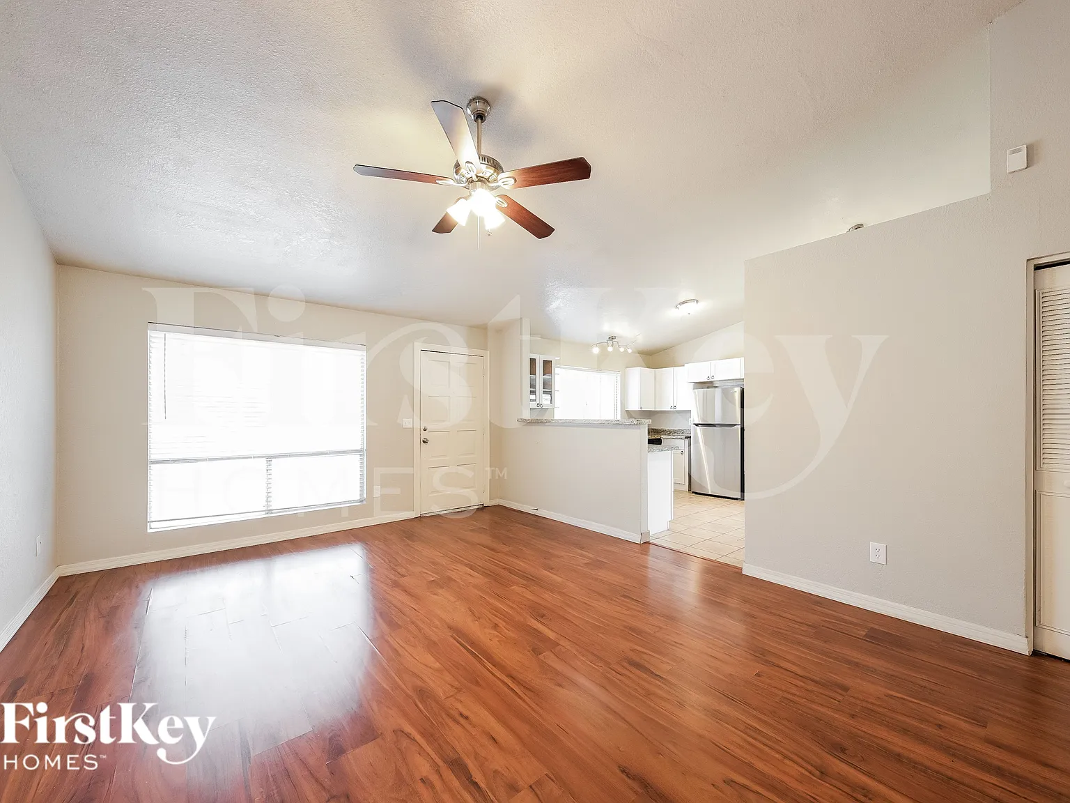 3 bed, 2.0 bath, 1500 sqft, $2,405 — Photo 4