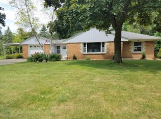 1517 S Clover Knoll Pl, New Berlin, WI 53151