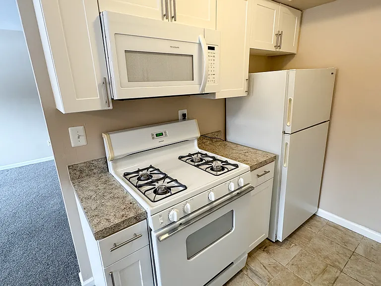 Springfield Valley Apartments — Photo 16