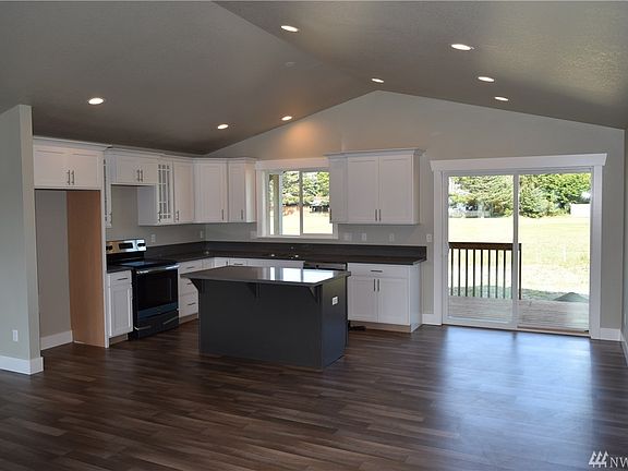 3rd image of 222 Canal Dr NE