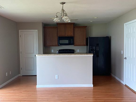 4th image of 205 Bender St
