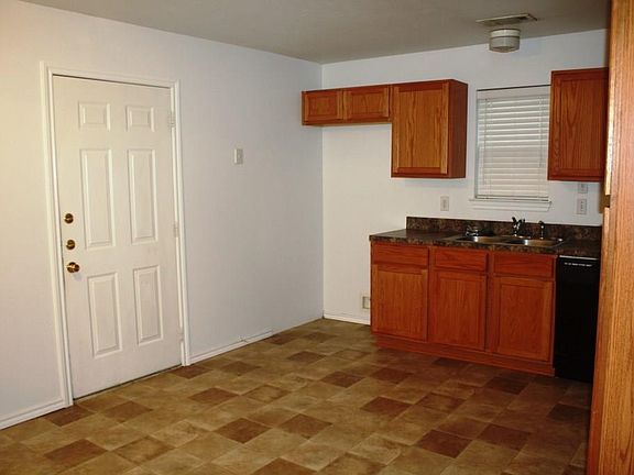 4th image of 731 Carlisle Dr