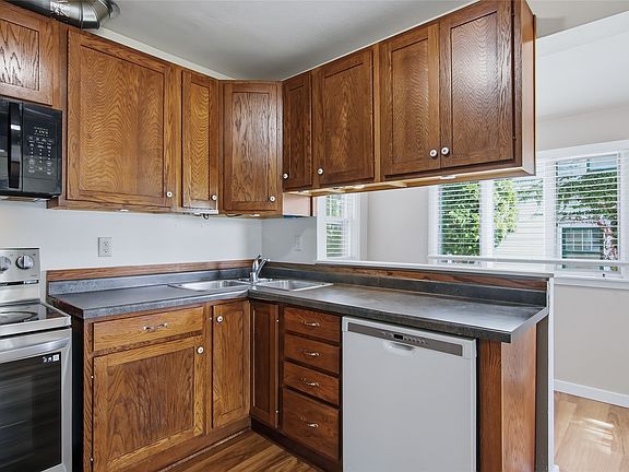 2nd image of 515 12th Avenue W