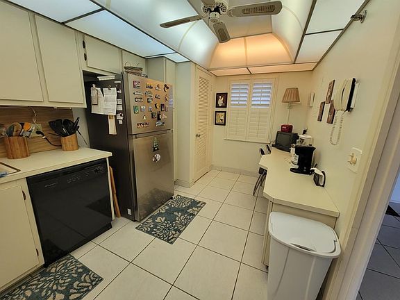 3rd image of 3510 Oaks Way #405-405-40