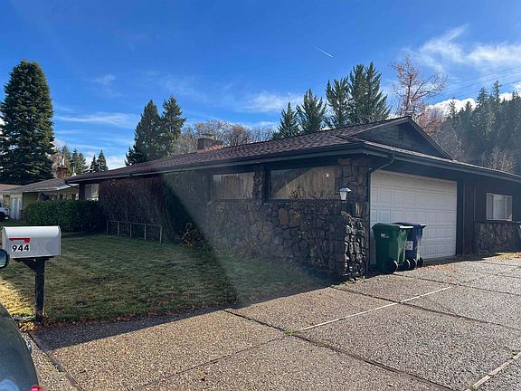 2nd image of 944 Edgewood Dr
