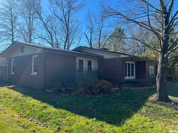 1215 W Freeman St, Carbondale, IL 62901