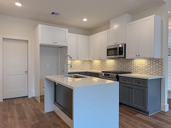 5th image of 879 Rachel St #F