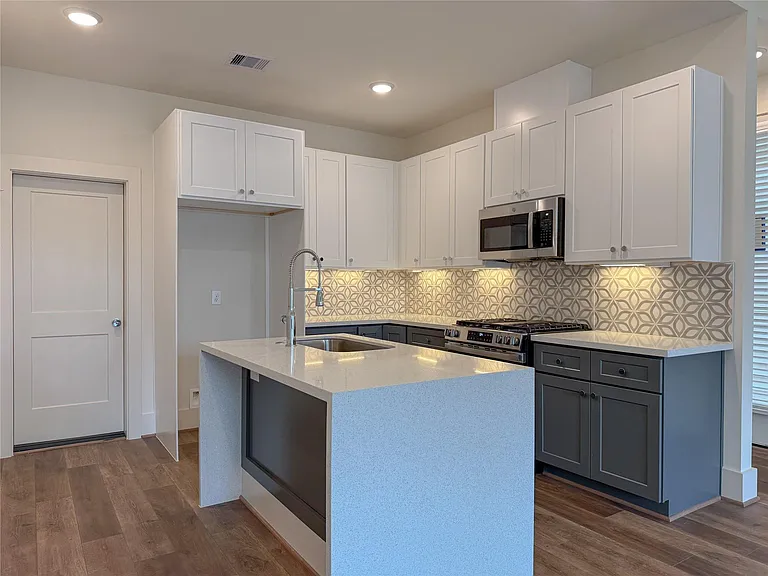 879 Rachel St #F — Photo 5