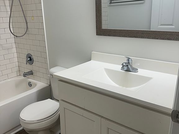 5th image of 110 Watermans Ct