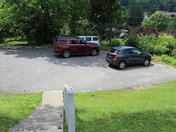 4th image of 709 Orchard St