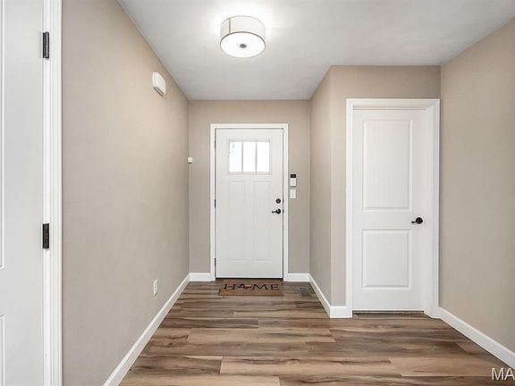 3rd image of 1121 Menominee Trl