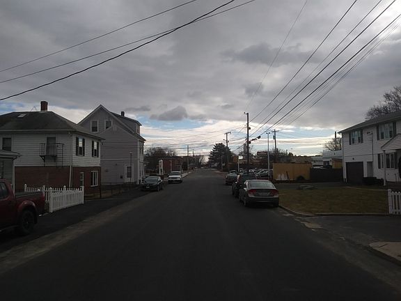 4th image of 199 Reservoir Ave