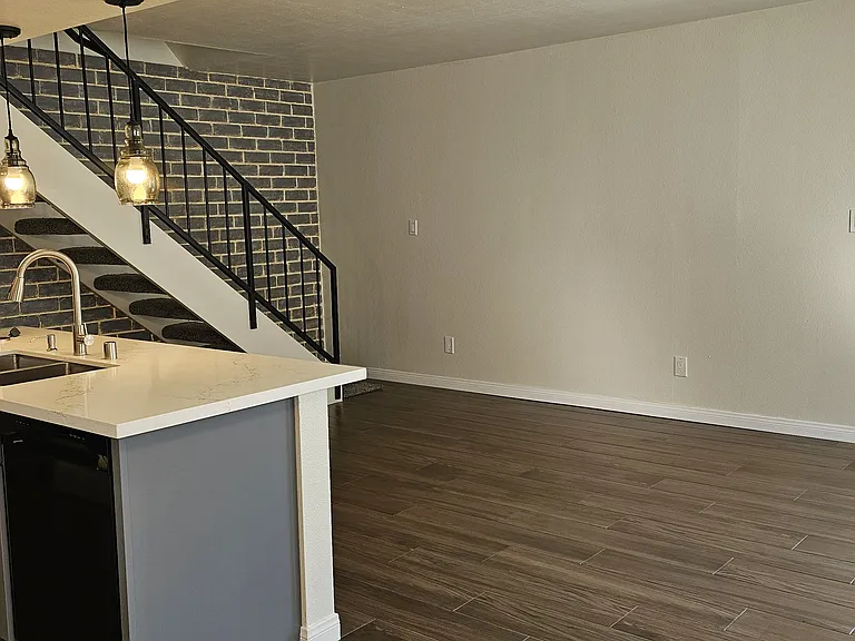 2948 Winfield Ave — Photo 4