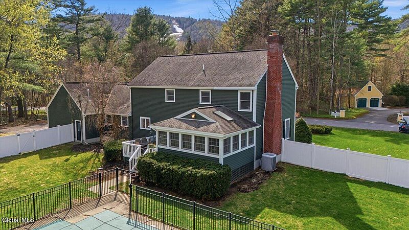 3rd image of 22 Honey Hollow Road