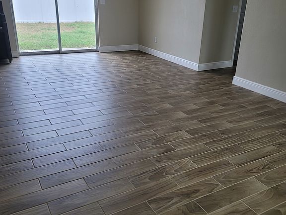 4th image of 3905 Redwood Dr