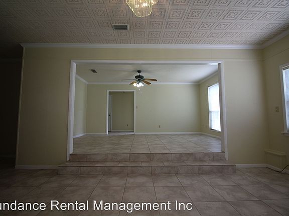 4th image of 135 Walton Dr