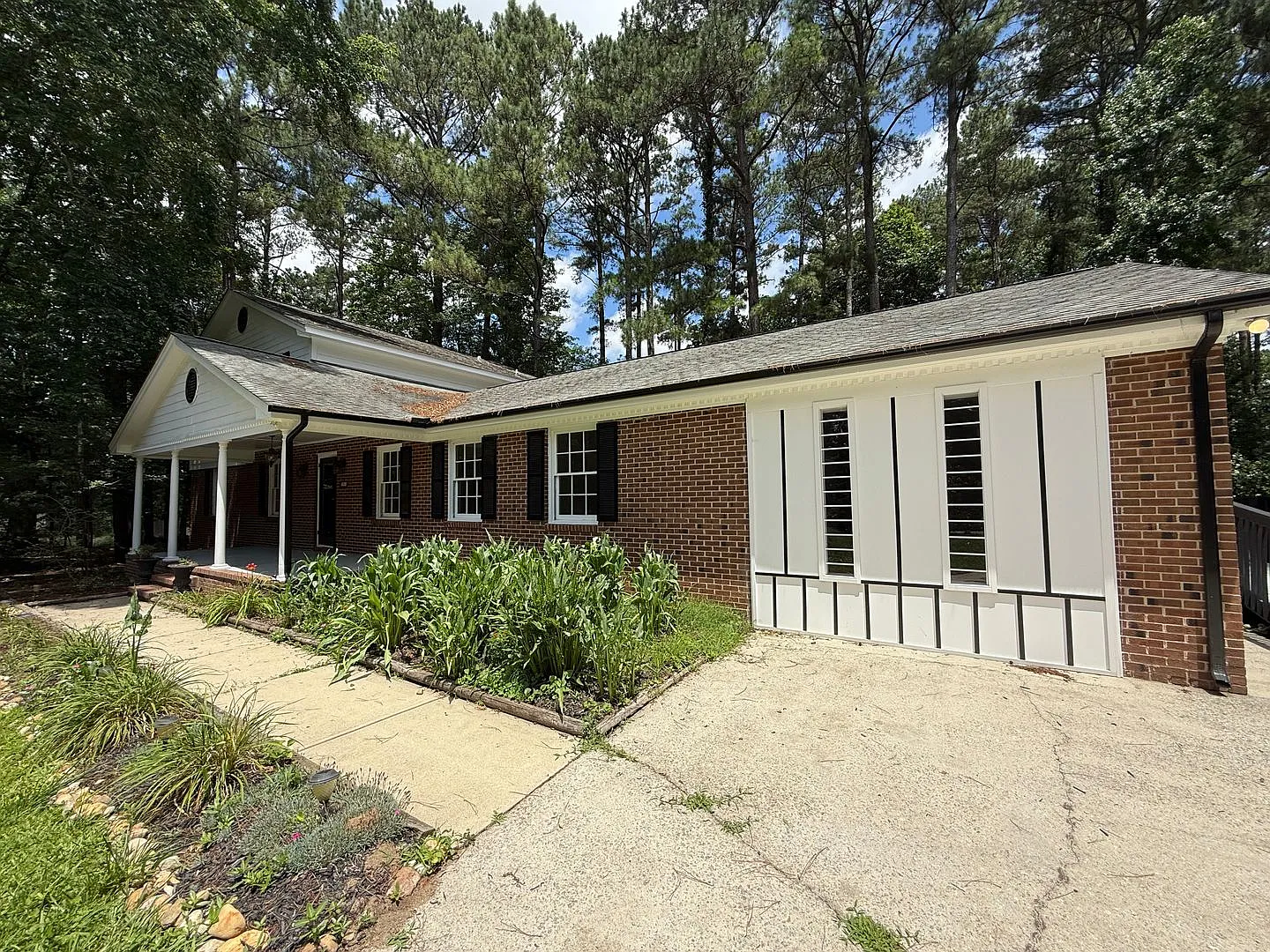 Stunning 3BD*, 4.5BA Clayton Home on a 0.77 Acre Lot with Modern Updates — Photo 2