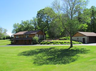 1113 Newark Dr E, West Bend, WI 53090