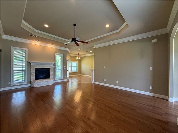 3rd image of 413 Cold Spring Dr
