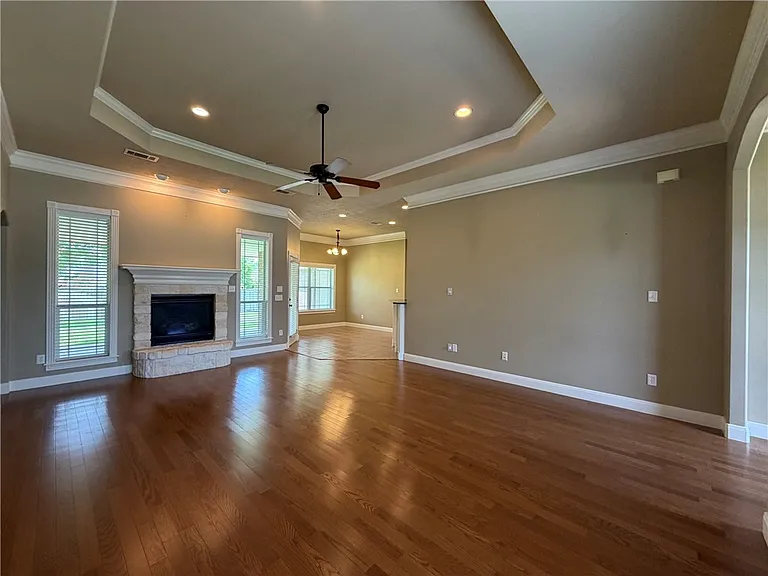 413 Cold Spring Dr — Photo 3