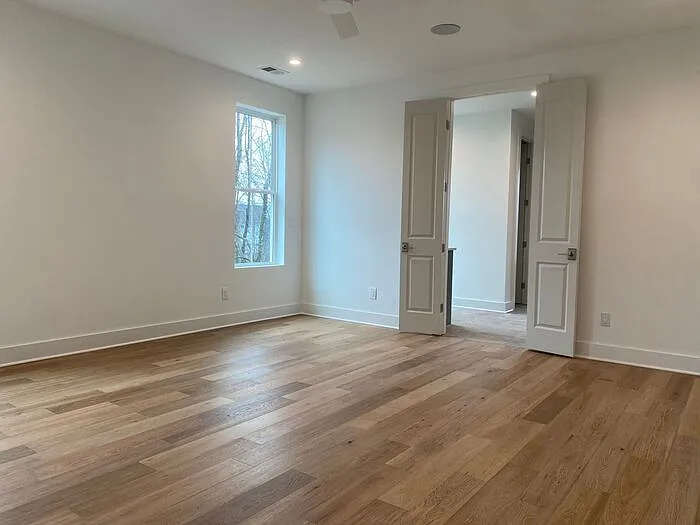 4 bed, 4.0 bath, 2961 sqft, $4,495 — Photo 2