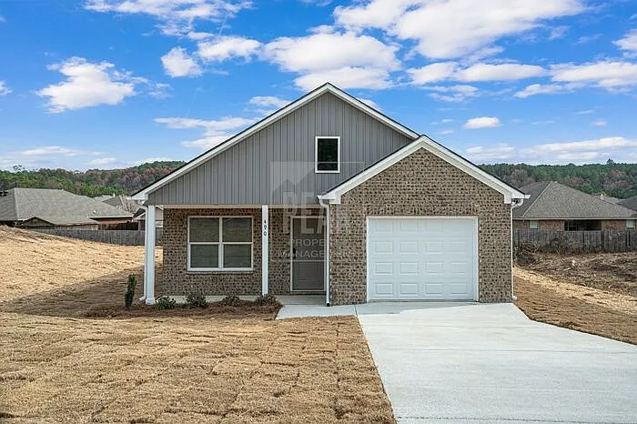 490 Woodland Cir — Photo 2