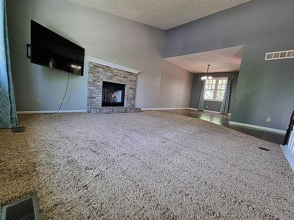 5th image of 1011 W Burt Dr