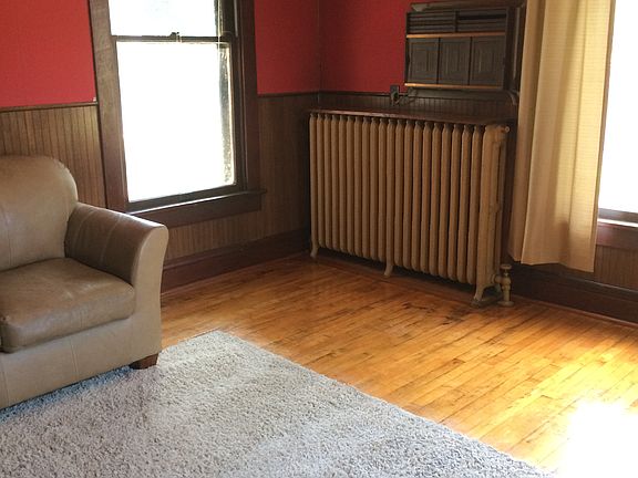 3rd image of 410 Van Buren St