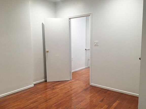 4th image of 332 W 37th St APT 1RW