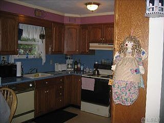 5th image of 28 Albermarle Ave