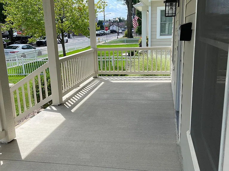 126 1st Ave NW — Photo 3