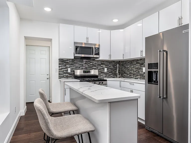1540 N Hollywood St — Photo 4