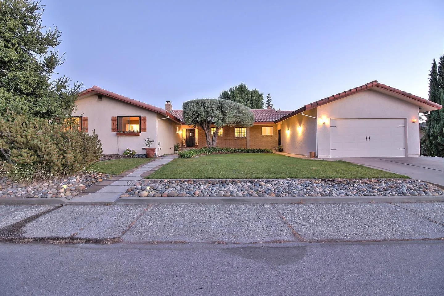 210 Donald Dr photo 1