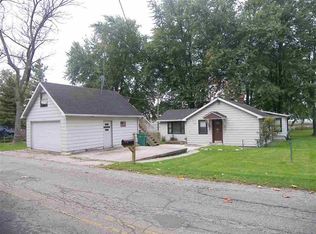 1035 Chapman Lake Dr, Warsaw, IN 46582