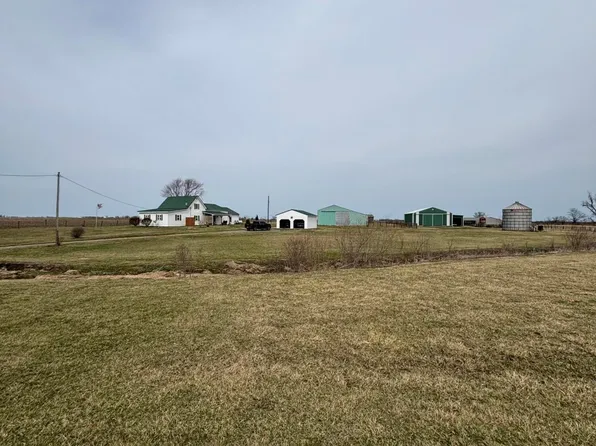 8779 Glaze Rd NE, New Holland, OH 43145