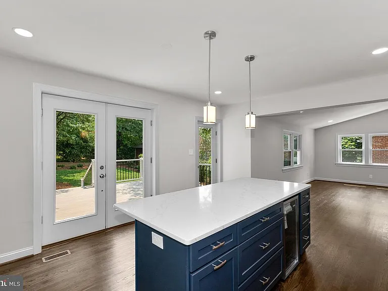 1506 Noyes Dr — Photo 12