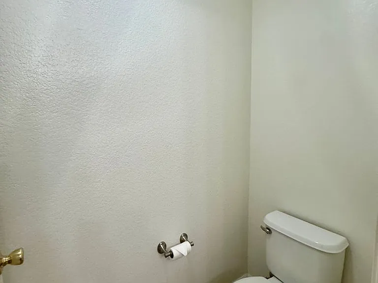 304 Esplanade Cir — Photo 38