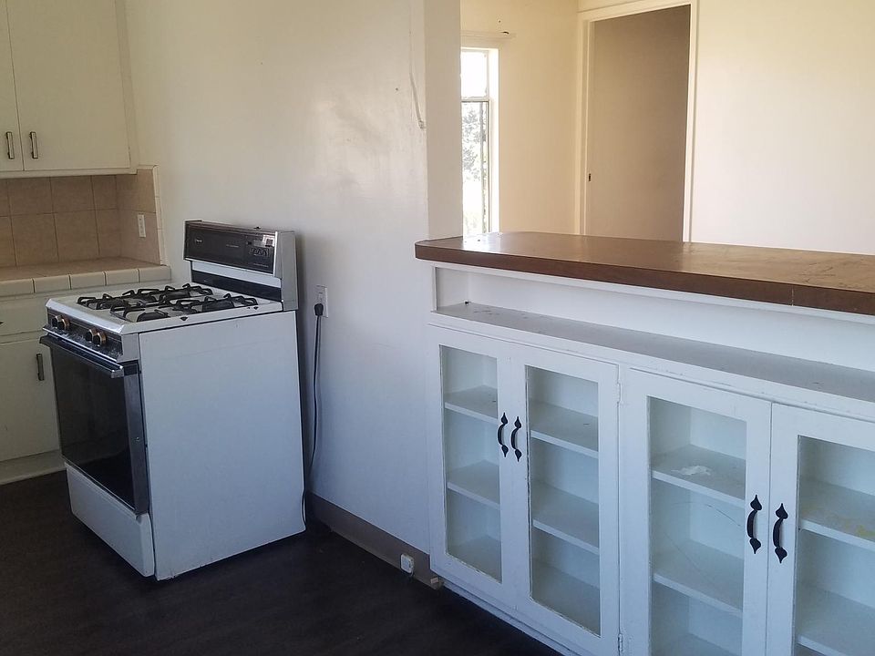 Great built-ins with a spacious open floor plan!
