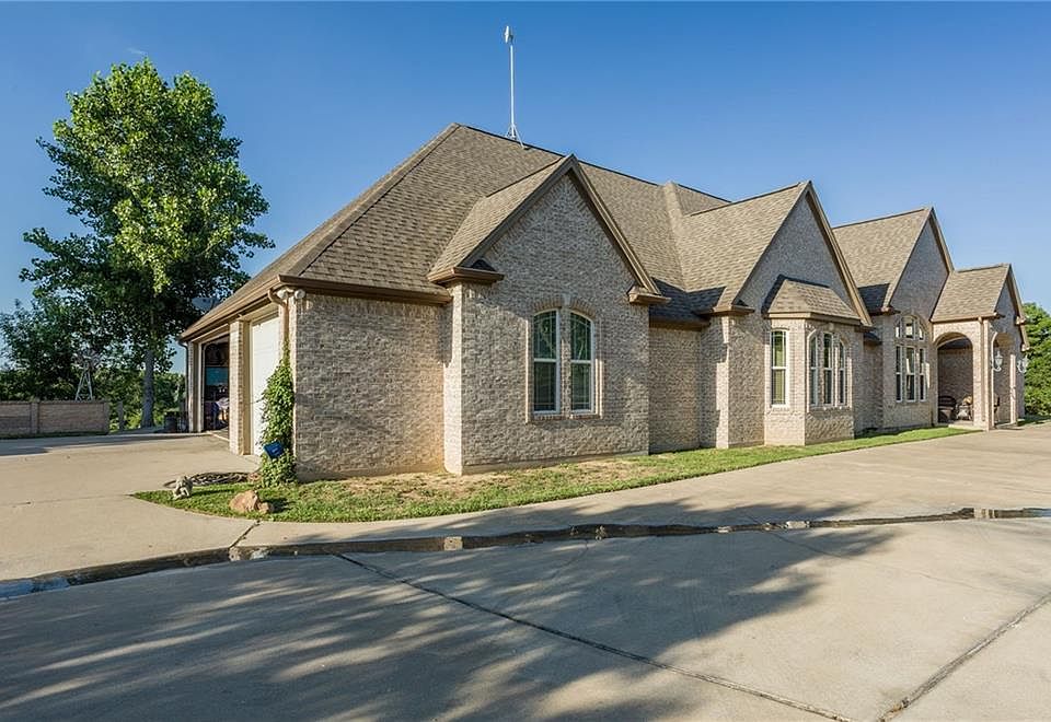1st image of 6448 Lake Oaks Cir