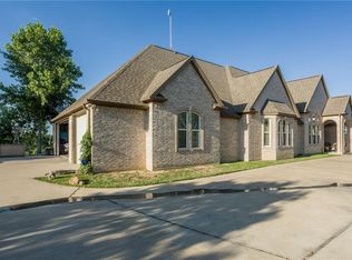 6448 Lake Oaks Cir, Fort Worth, TX 76108