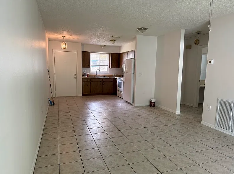 2 bed, 1050 sqft, $1,475 — Photo 2