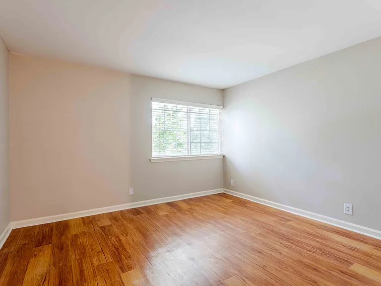 865 Bellevue — Photo 38