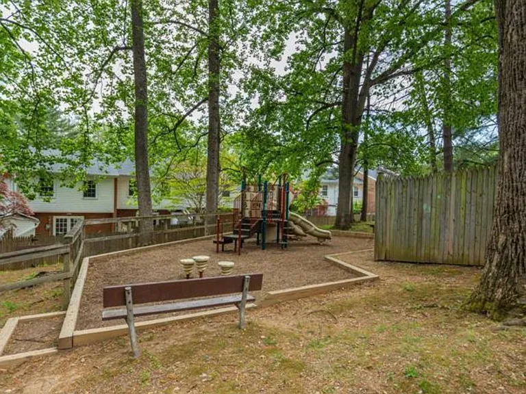 7740 Tiverton Dr — Photo 24
