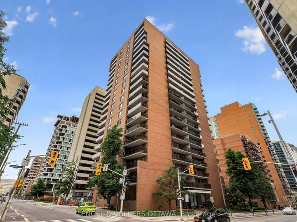 475 Laurier Ave W #1007, Ottawa, ON K1R 7X1